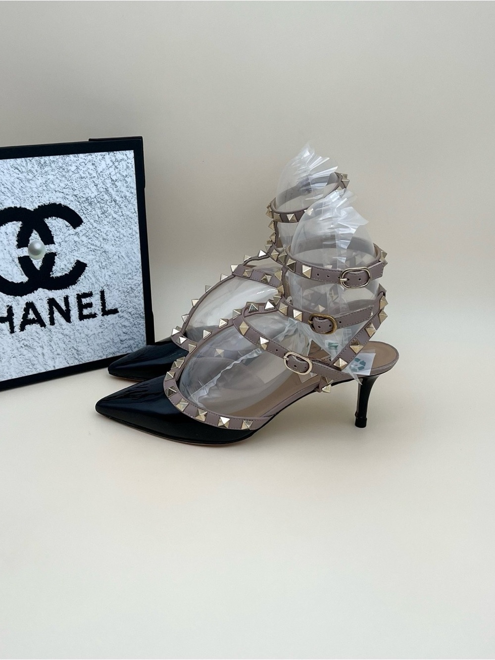 🚩steal Valentino Black Pointed Rockstud Strappy Pumps with Taupe Straps